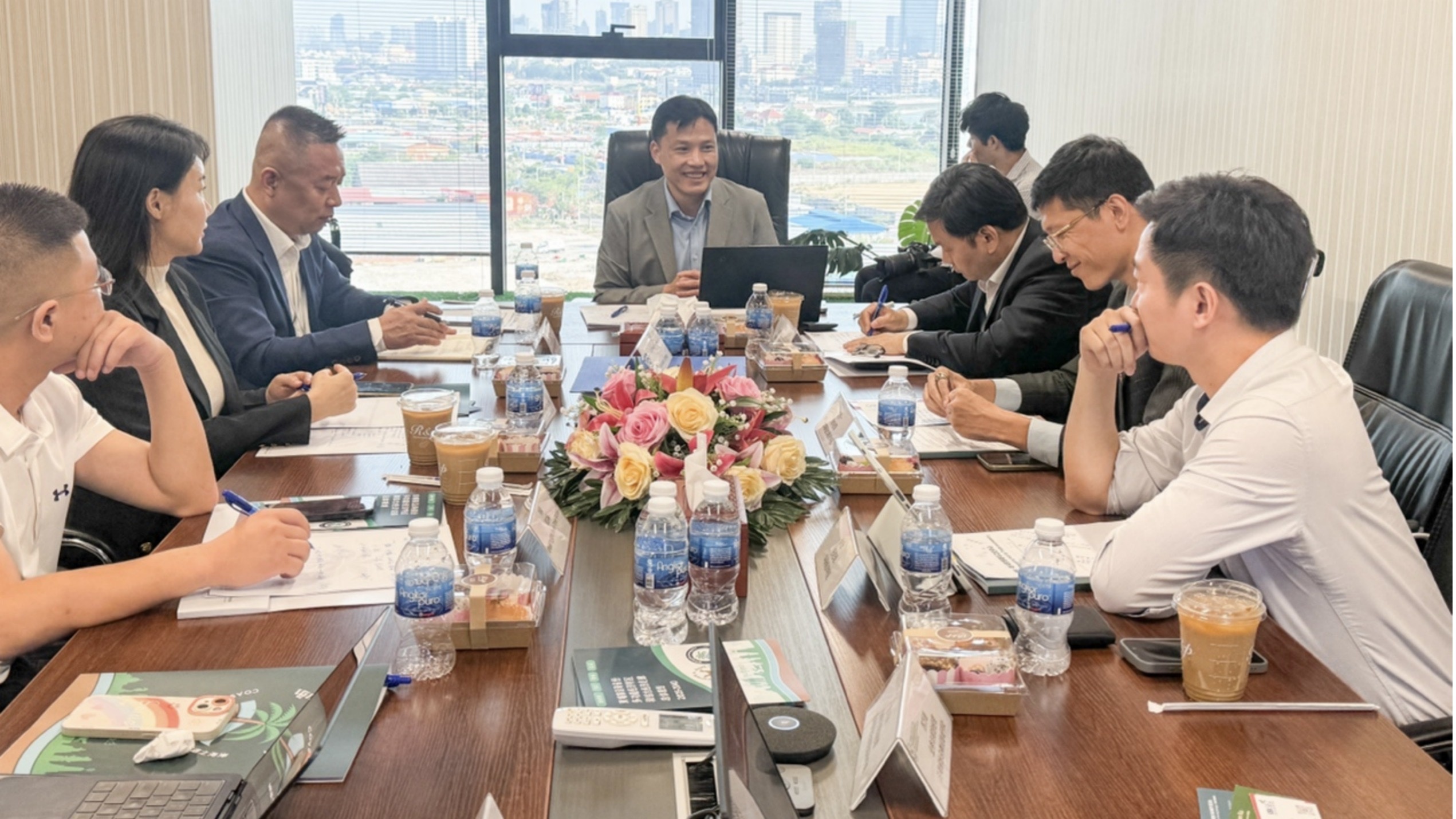 产业对话：新关税战危机下，中企出海柬埔寨的“危”与“机”在金边举办