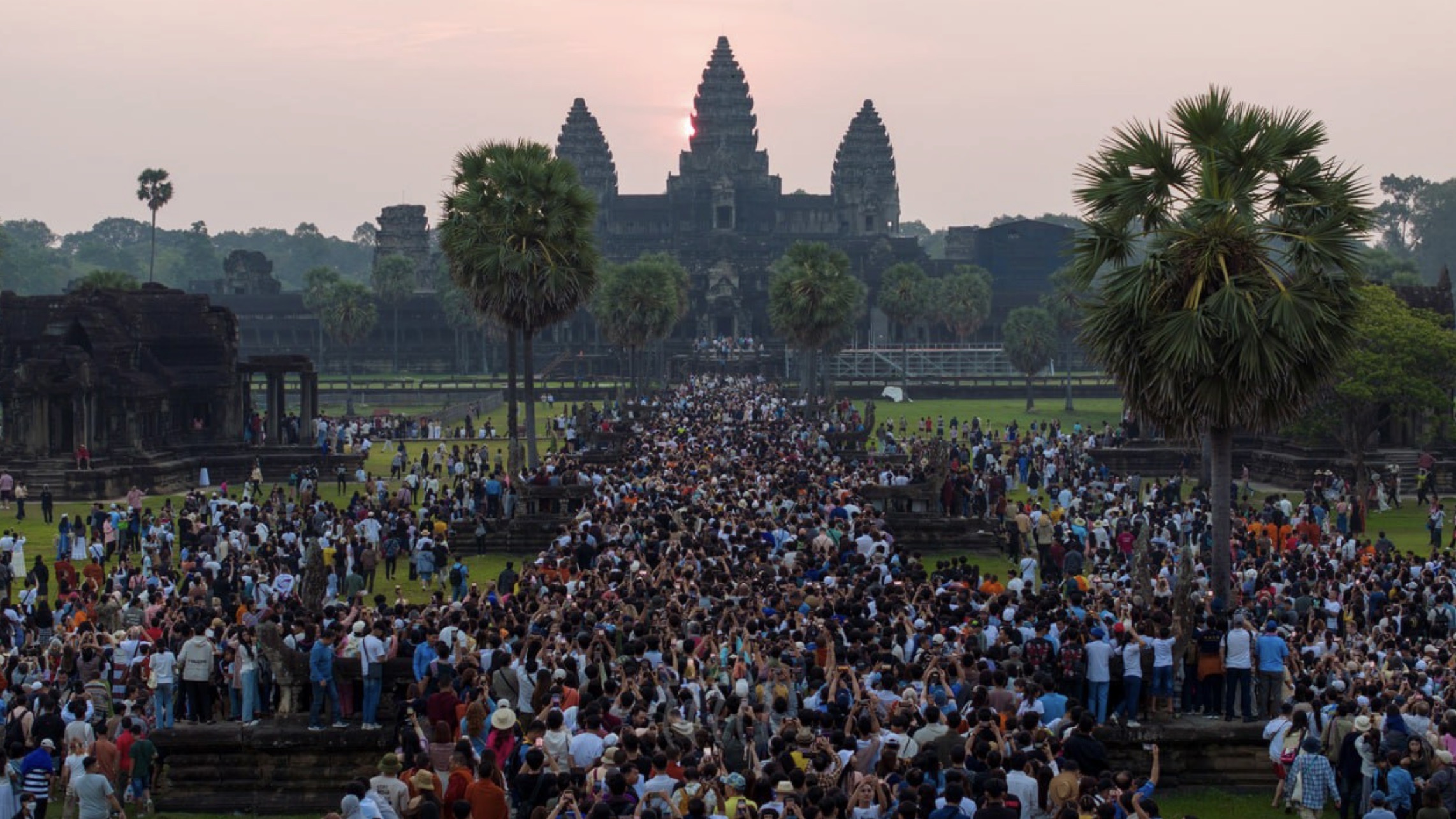 柬埔寨将对中国公民试行免签政策