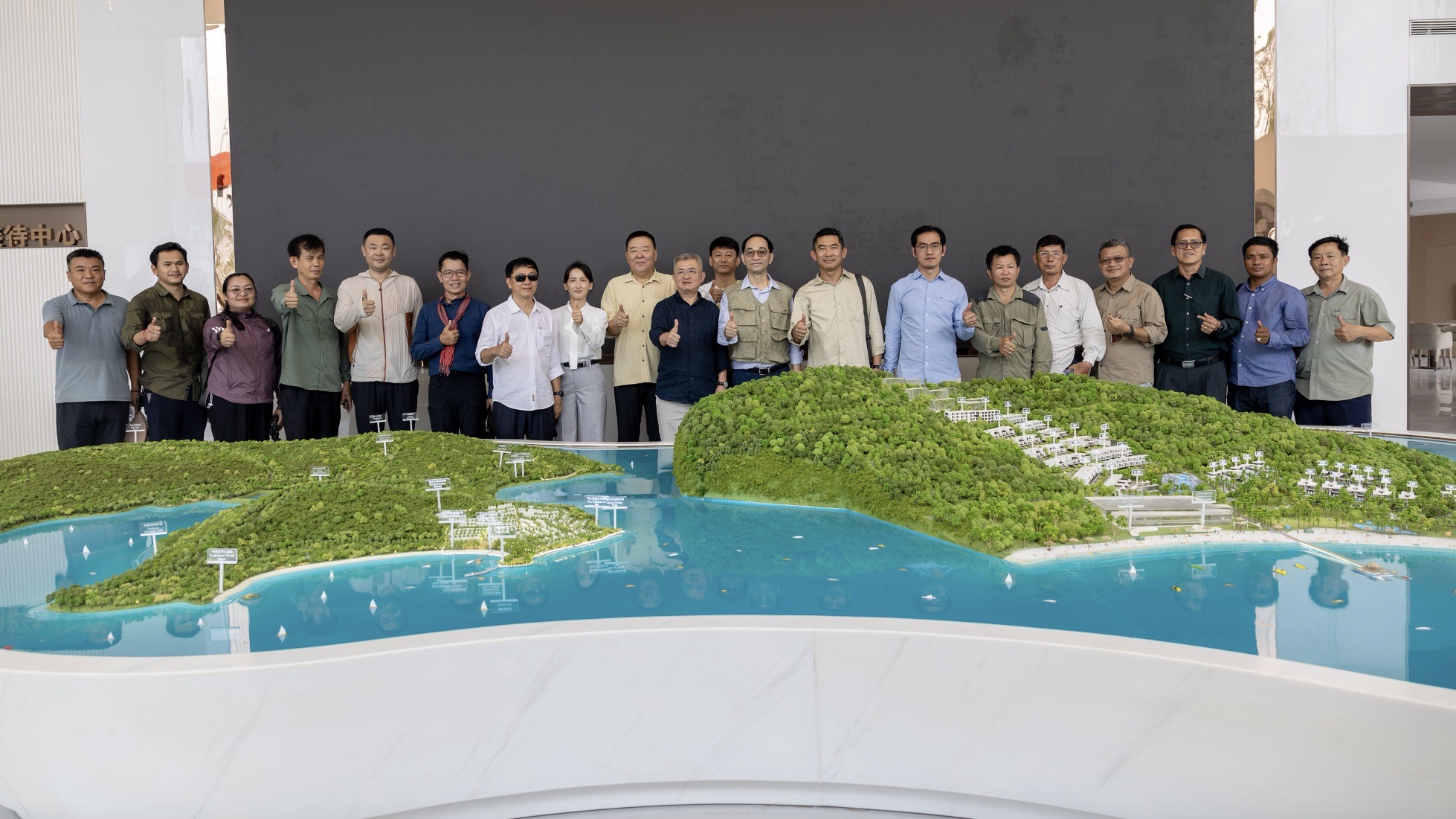 柬埔寨发展理事会专项组视察高龙撒冷岛国际度假村