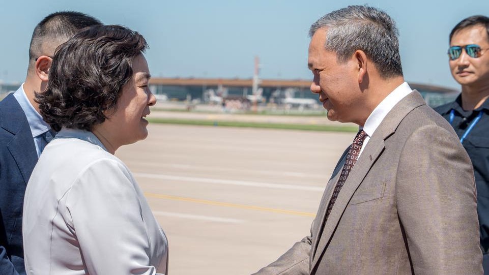 柬埔寨首相洪玛奈抵达北京